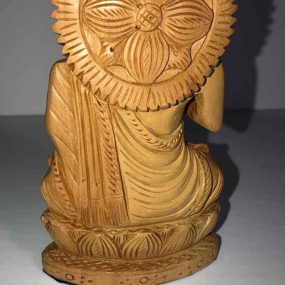 Beautiful 6 inch wood Buddha statue - Picture 4 of 5